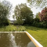 Domicile Adore With Garden By Interhome Vila *