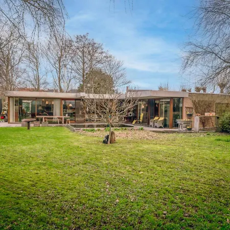 Domicile Adore With Garden By Interhome Vila *