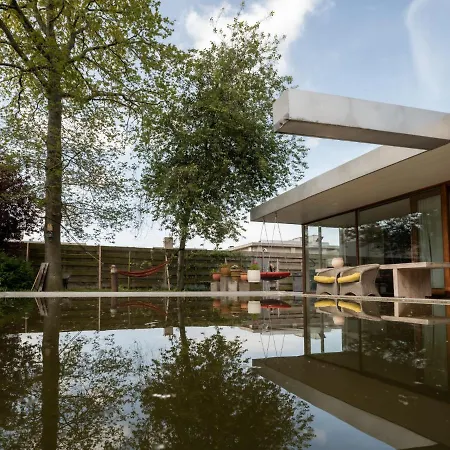 Domicile Adore With Garden By Interhome Vila *